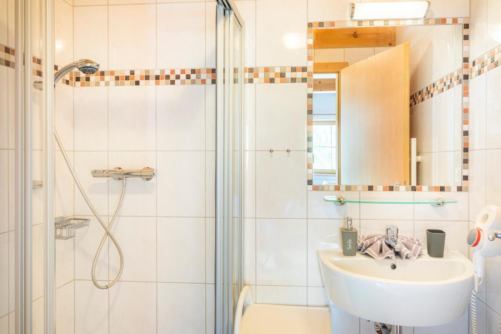 Öko-Appartements Fallhaus Forstau  Zimmer foto
